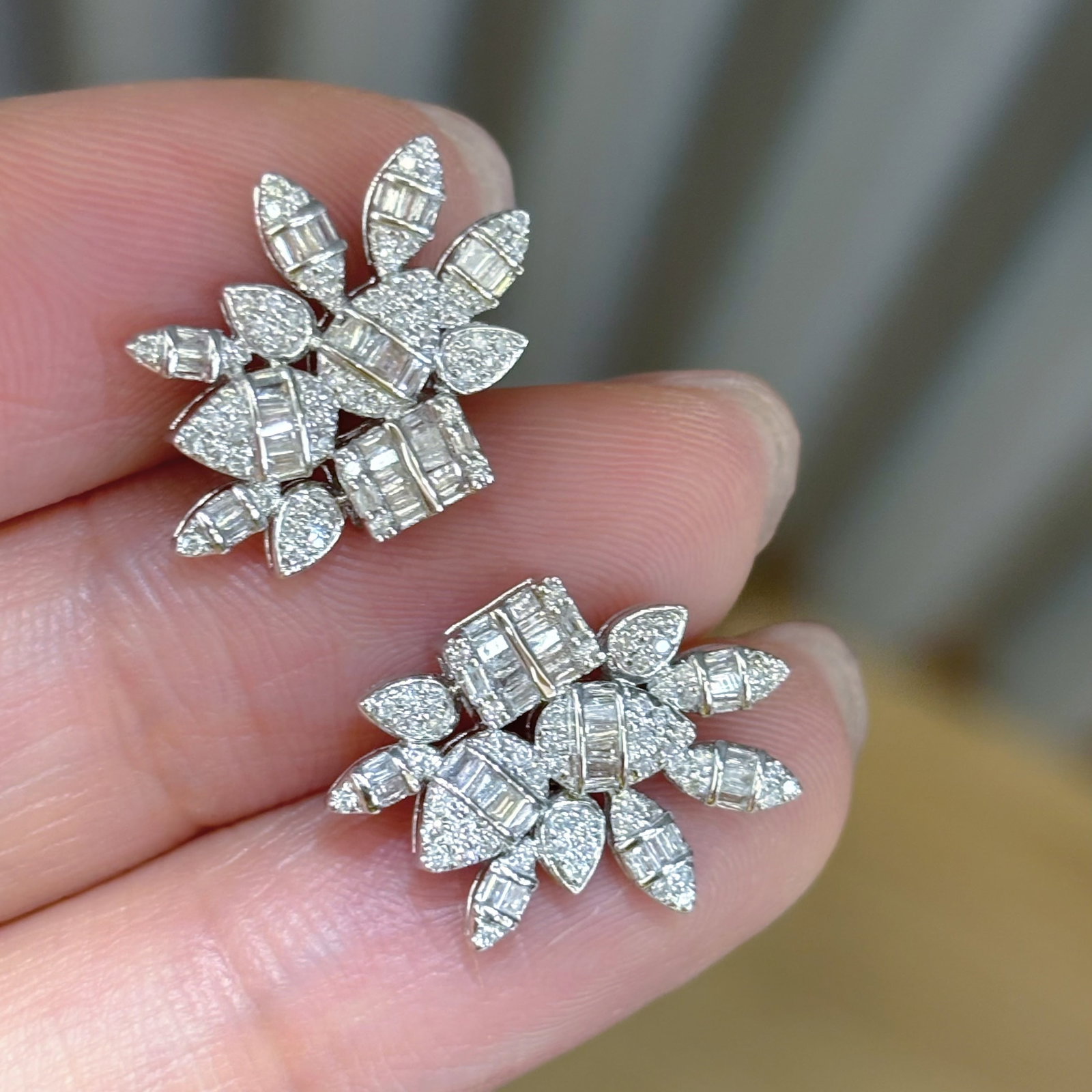 14k Gold 0.7 Ct Natural H Diamond Earrings - 2