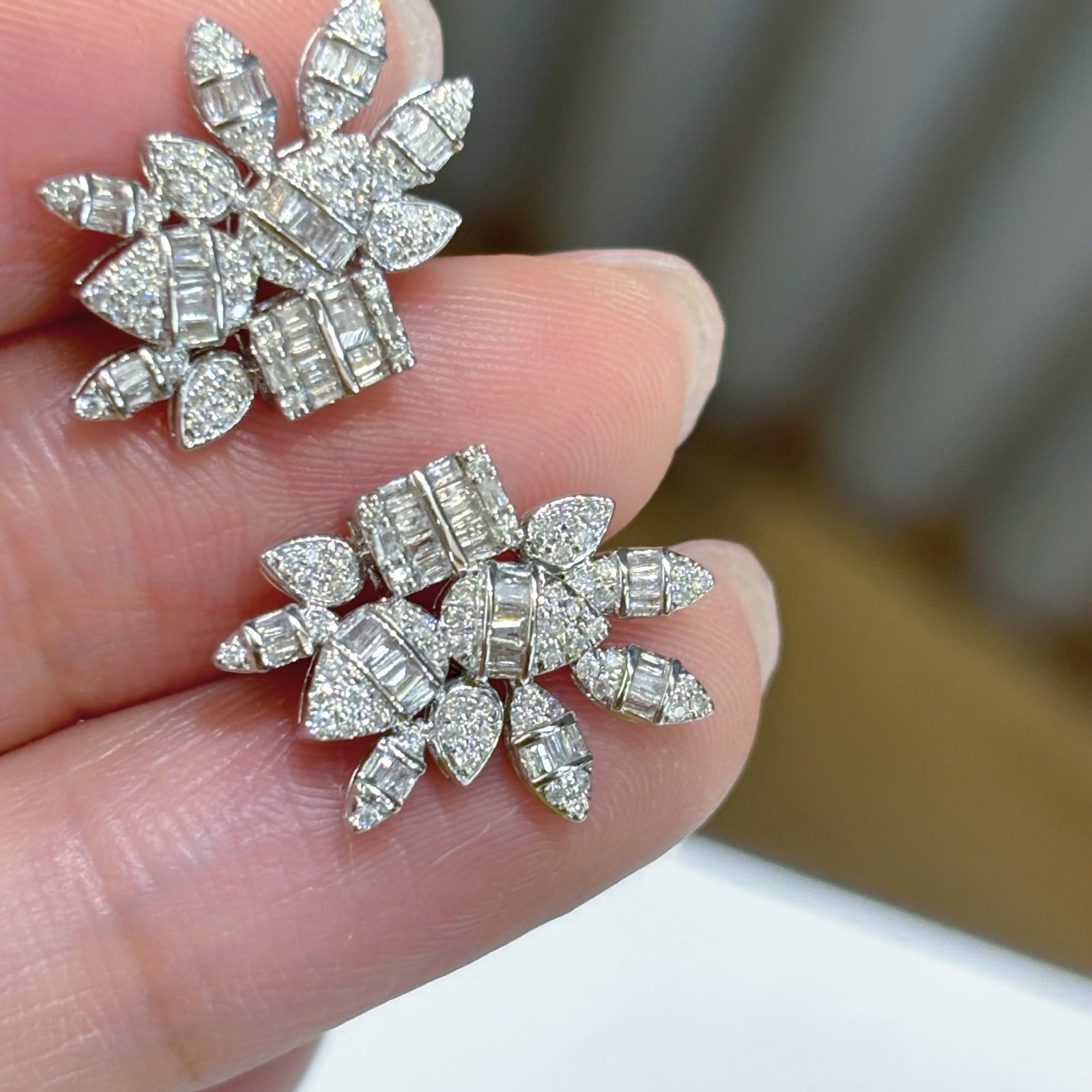 14k Gold 0.7 Ct Natural H Diamond Earrings - 4