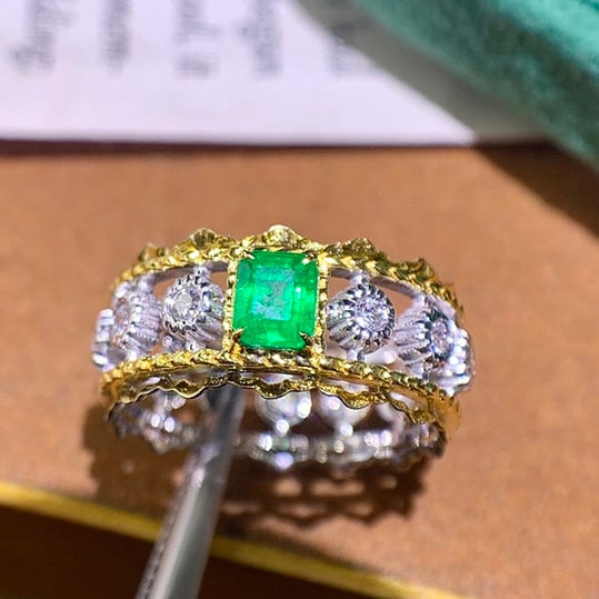 14k Gold 0.53 Ctw Natural Emerald & Diamond Ring: Ref:230978282 // gold content:14k gold // ring size:7. 25us // // main gemstone:emerald // shape:octagonal // carat weight:0. 41ct // color:green // treatment:natural // // adjacent gemstone 2 :