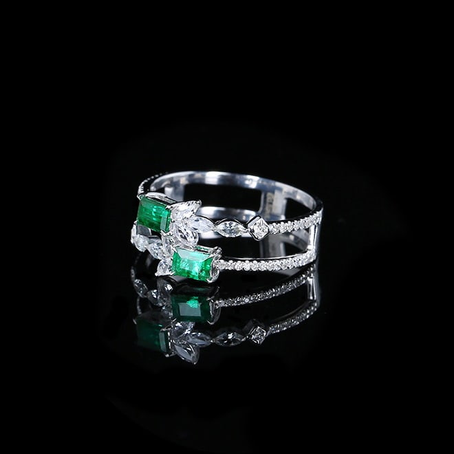14k Gold 0.44 Ctw Vivid Green Natural Emerald & Diamond Ring - 2