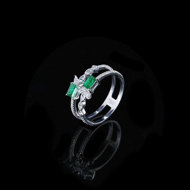 14k Gold 0.44 Ctw Vivid Green Natural Emerald & Diamond Ring - 5