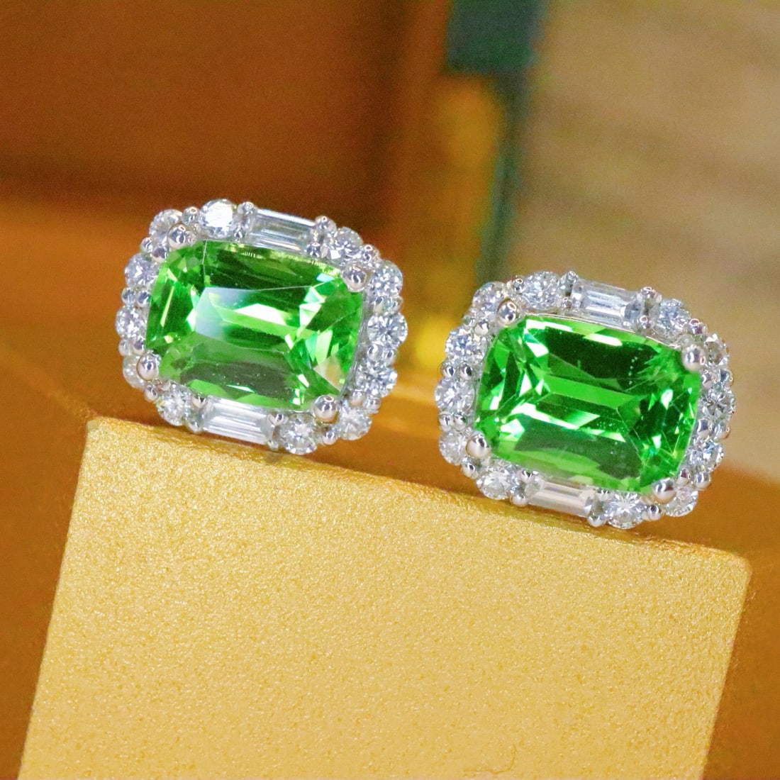 14k Gold 1.85 Ctw Natural Tsavorite & Diamond Earrings - 3