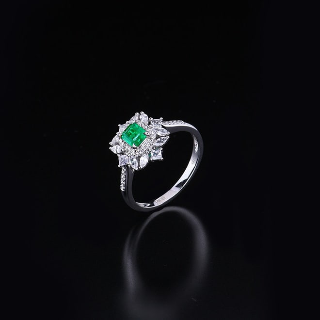 14k Gold 0.64 Ctw Vivid Green Natural Emerald & Diamond Ring - 2