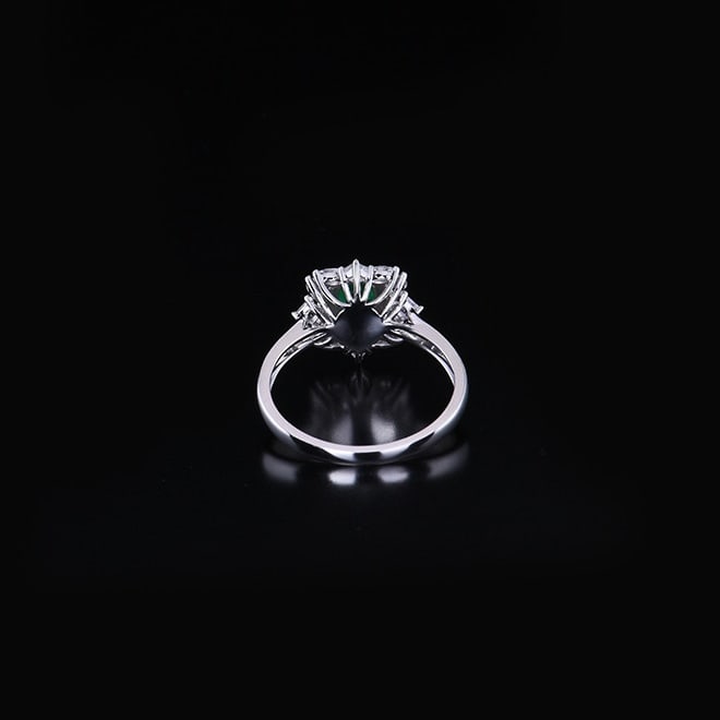 14k Gold 0.64 Ctw Vivid Green Natural Emerald & Diamond Ring - 4