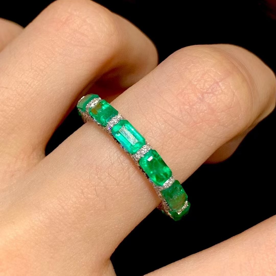 14k Gold 3.6 Ct Natural Emerald & Diamond Ring - 2