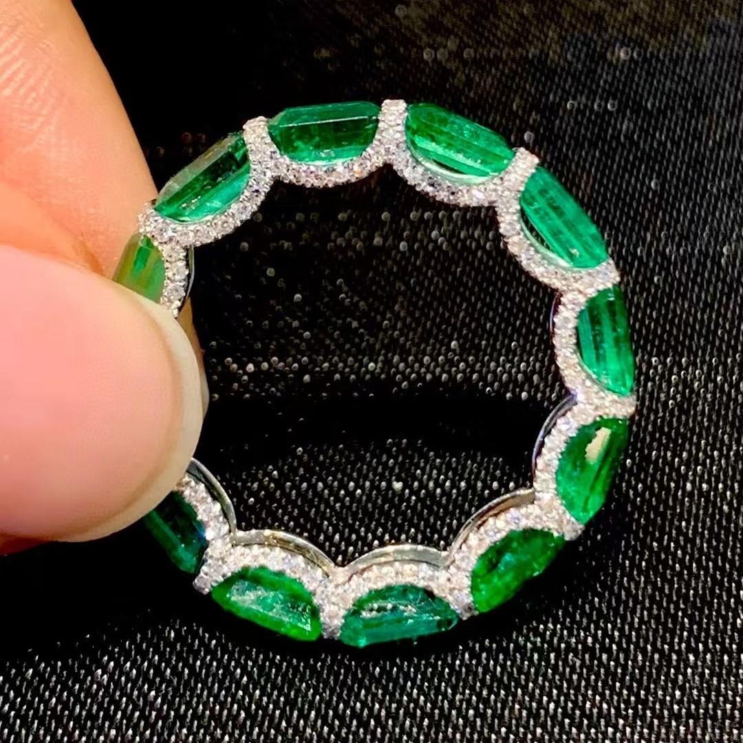 14k Gold 3.6 Ct Natural Emerald & Diamond Ring - 3