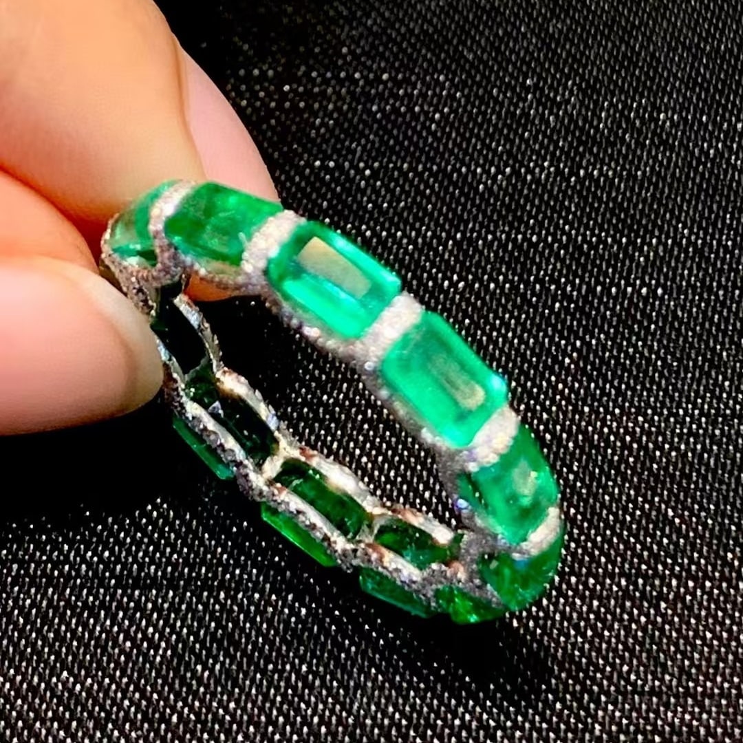 14k Gold 3.6 Ct Natural Emerald & Diamond Ring - 4
