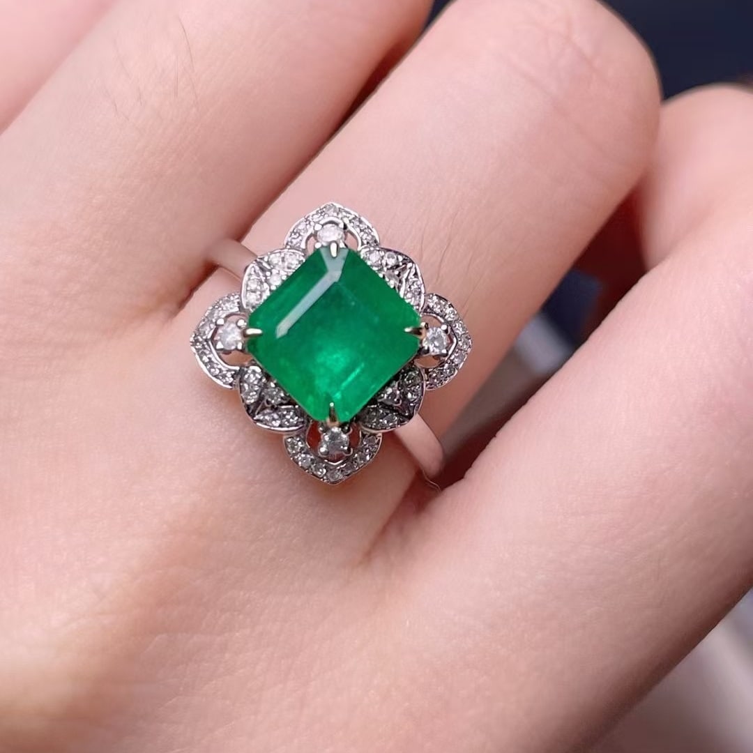 14k Gold 2.5 Ct Natural Emerald & Diamond Ring - 3