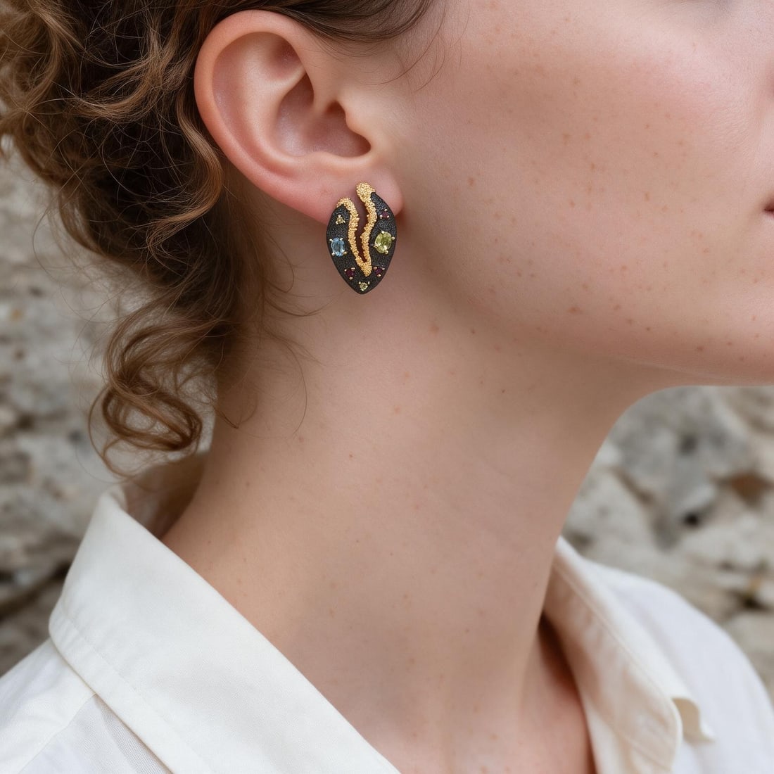 925 Sterling Silver Natural Peridot & Topaz Earrings: Ref:260821198 // gold content:925 sterling silver // main gemstone:peridot // shape:oval // carat weight: // color:green // treatment:natural // // adjacent gemstone 2 : topaz // shape:oval //