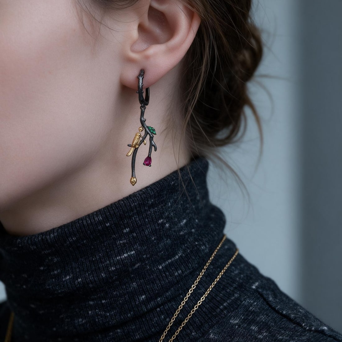 925 Sterling Silver Natural Rhodolite Garnet & Nano Emerald Earrings: Ref:260821324 // gold content:925 sterling silver // main gemstone:rhodolite garnet // shape:pear // carat weight: // color:red // treatment:natural // // adjacent gemstone 2 : nano emerald // shape:r