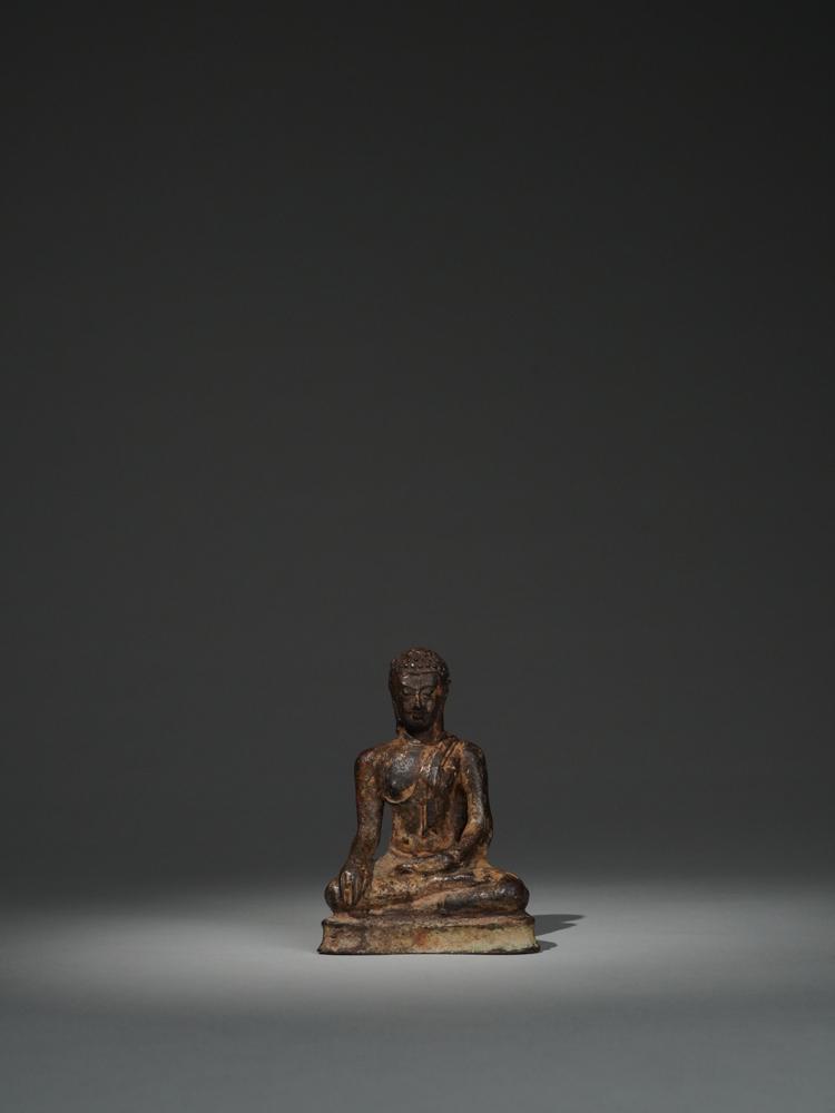 A BRONZE FIGURE OF SHAKYAMUNI BUDDHA (1 of 3)