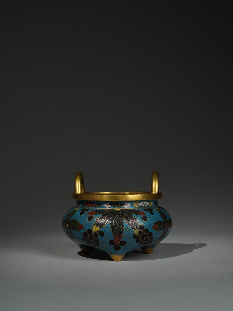 A CLOISONNÃ‰ ENAMEL TRIPOD INCENSE BURNER (1 of 4)