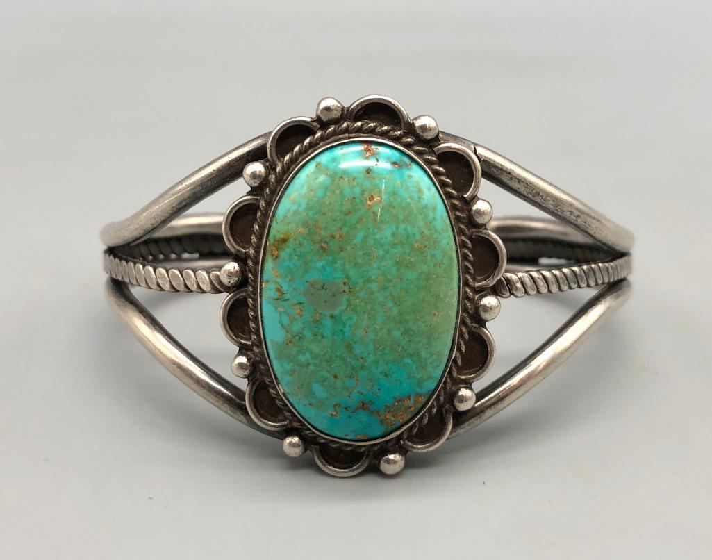 Vintage Turquoise & Sterling Silver Bracelet: Offered for your consideration is a vintage turquoise and sterling silver bracelet. This lovely bracelet features a large turquoise cabochon surrounded by silverwork of twisted wire, dots and loops. T