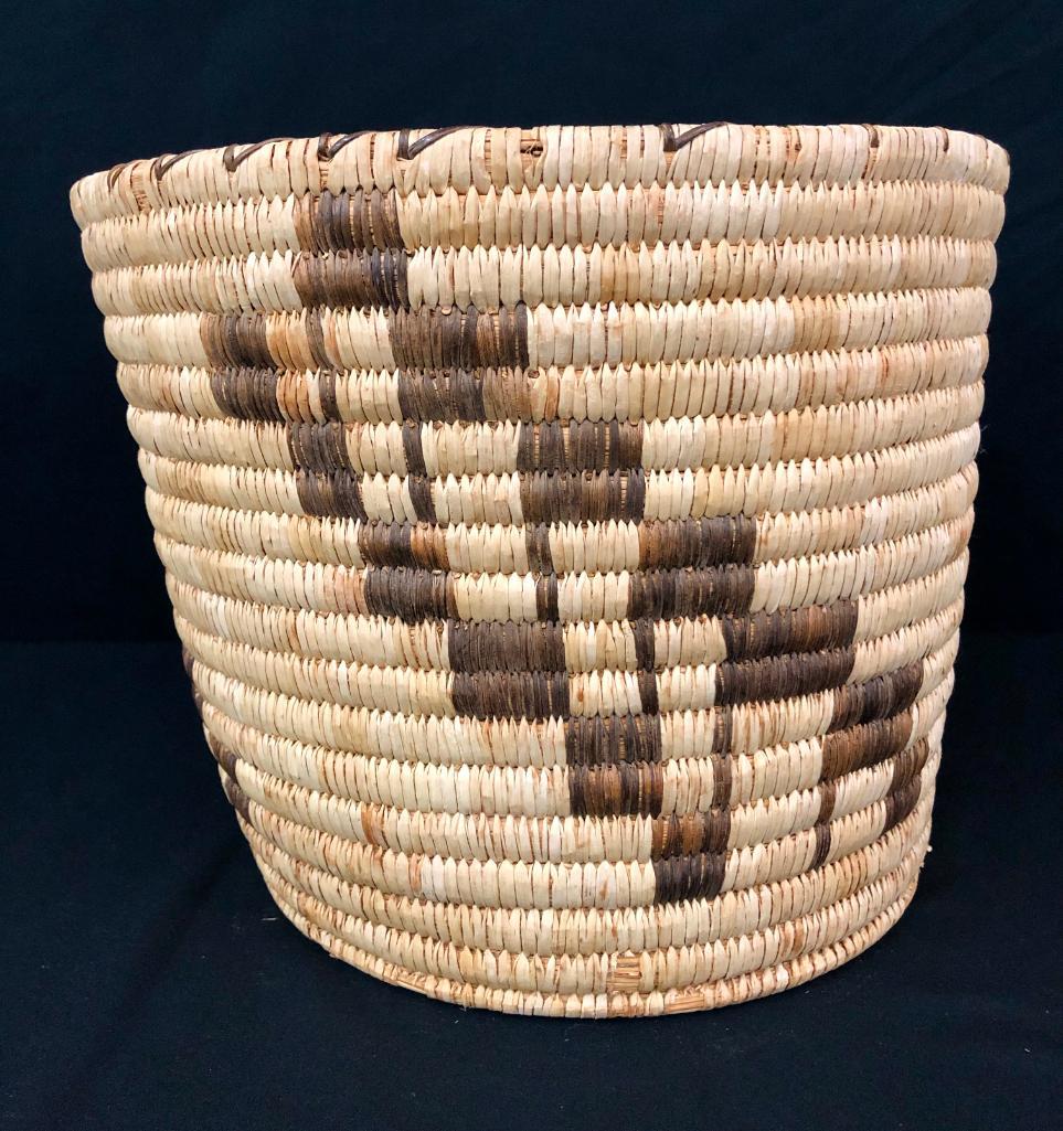 Large Tohono O'Odham Design Basket (1 of 9)