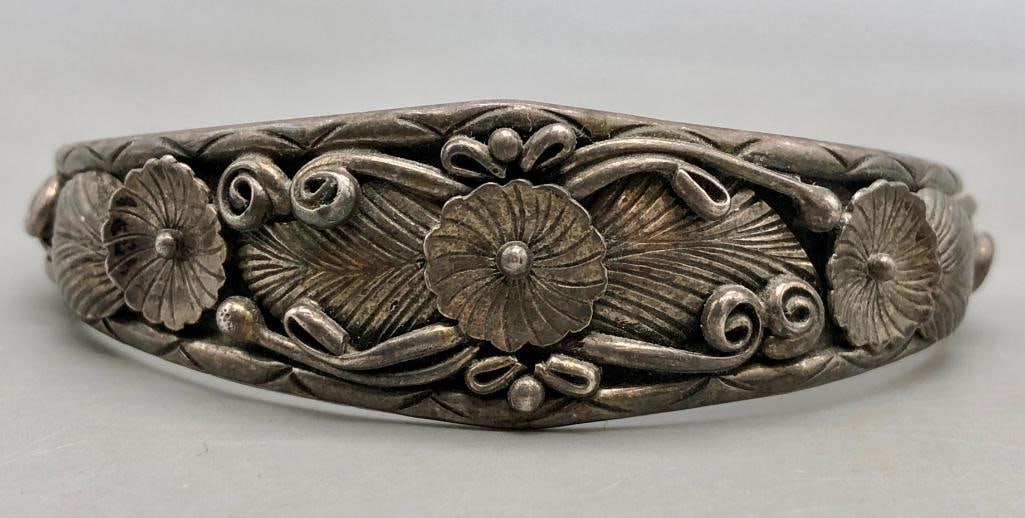 Vintage Sterling Silver Bracelet With Lots of Appliques (1 of 8)