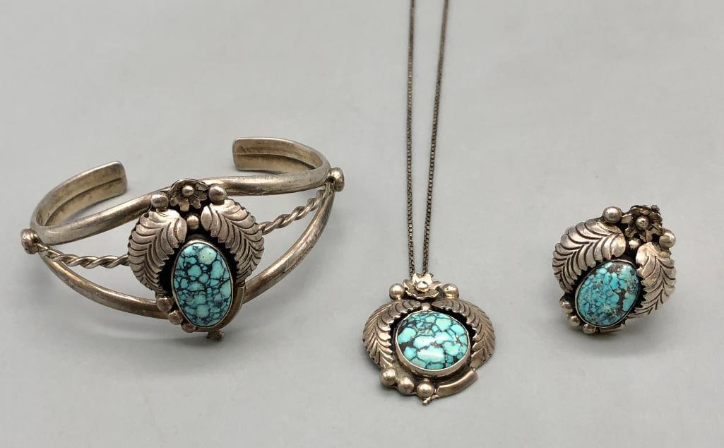 Webbed Turquoise Bracelet, Ring, And Pendant (1 of 14)