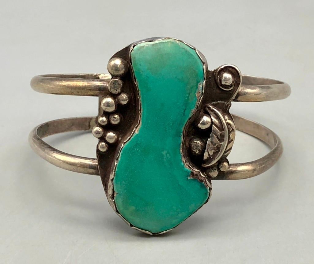 Vintage Turquoise And Sterling Silver Bracelet With Unique Look (1 of 8)
