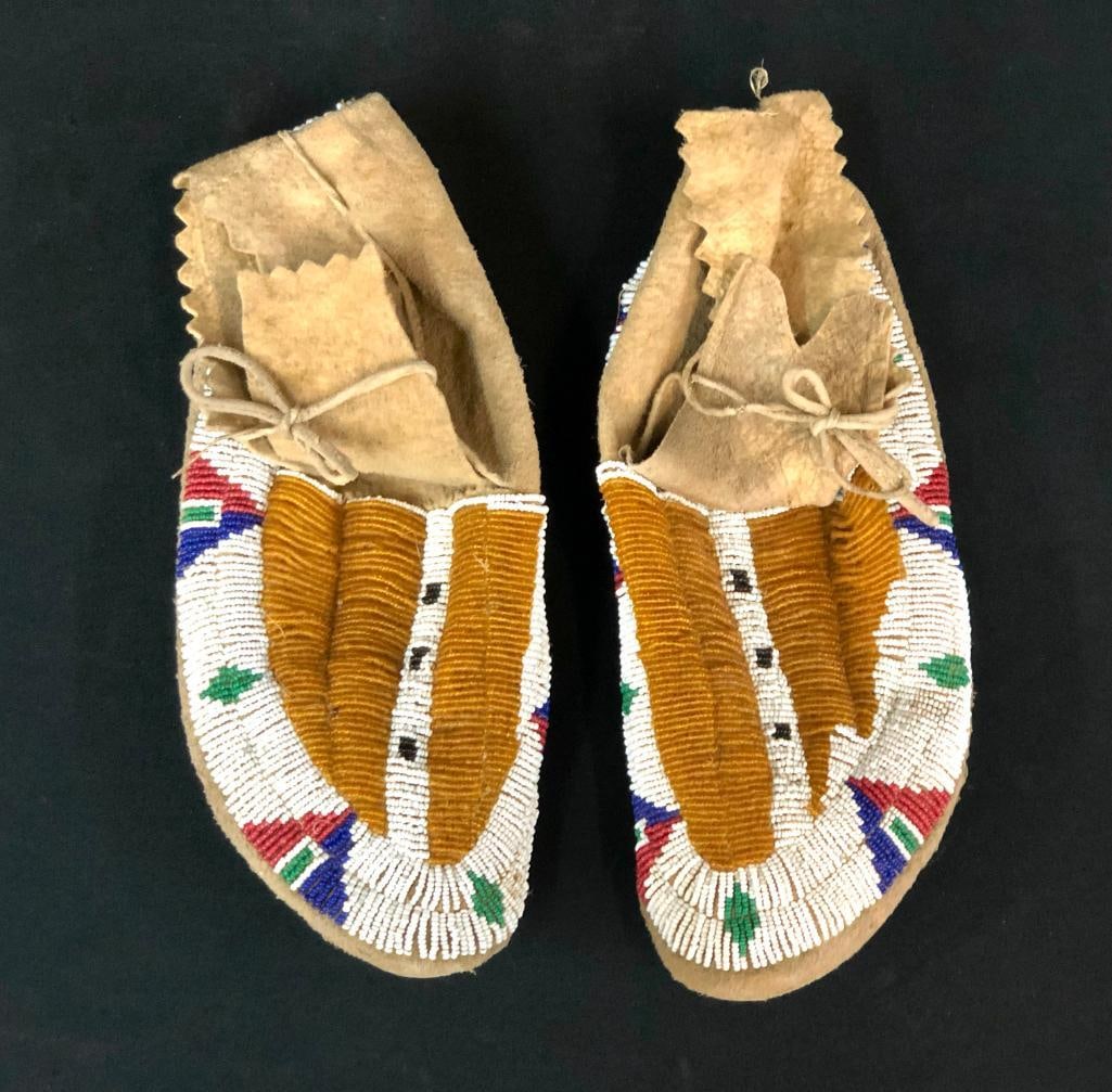 Fully Beaded Plains Moccasins (1 of 8)