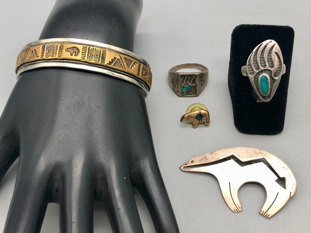 Five Pieces Of Miscellaneous Bear Themed Jewelry (1 of 16)