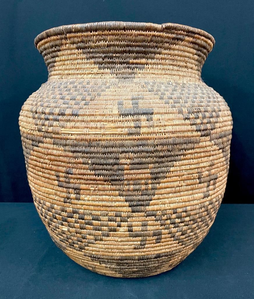 Antique Apache Figural And Whirling Log Basket (1 of 9)