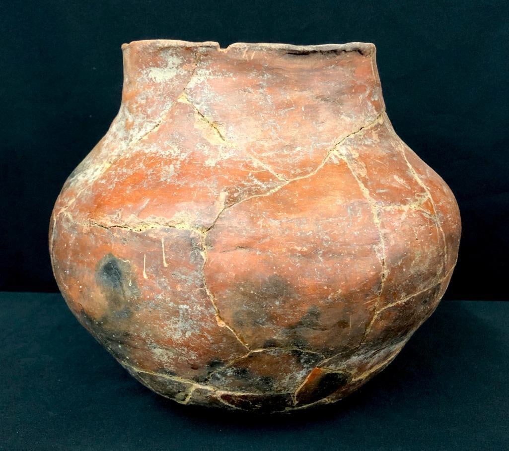 Prehistoric Salado Pottery Olla: Available for your consideration is a prehistoric Salado olla. Salado Red Ware, also known as Roosevelt Red Ware, was produced by the ancestral Pueblo, the Anasazi, between about 1280 A.D. and 1450 A.