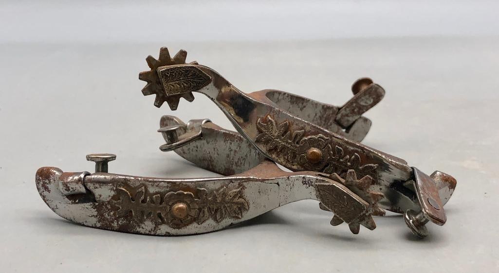 Unique Pair Of Small Child's Spurs By Ken Dunning: Available here for your consideration is a unique pair of small child's spurs by Ken Dunning. These cute spurs have a floral overlay on the outer band and a 10 point rowel. They are simple in thei