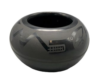 San Ildafonso Pot By Marvin And Francis Martinez