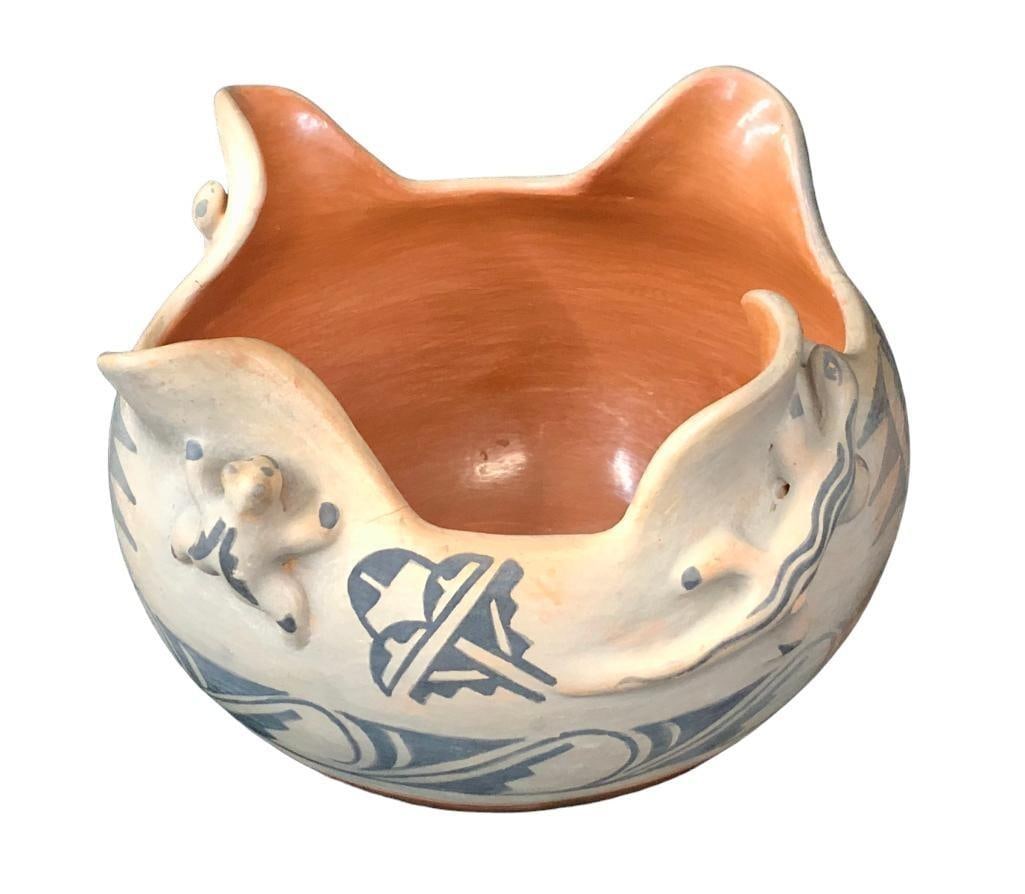 1950s To 1980s Lorencita Pino Tesuque Effigy Pot (1 of 8)