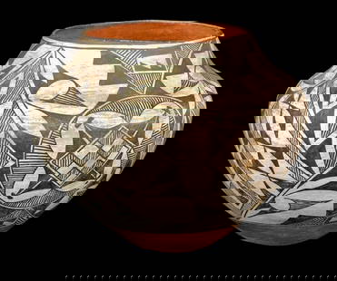 Historic Acoma Pottery Olla (Early 1900s): Available here for your consideration is a historic Acoma pottery olla from the early 1900s. This large pot is elaborately decorated in dizzying, swirling black and white designs. Ollas originated as