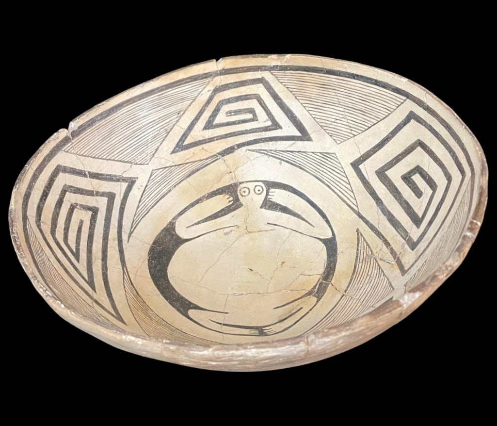 Mimbres Frog Themed Pottery Bowl (1 of 14)
