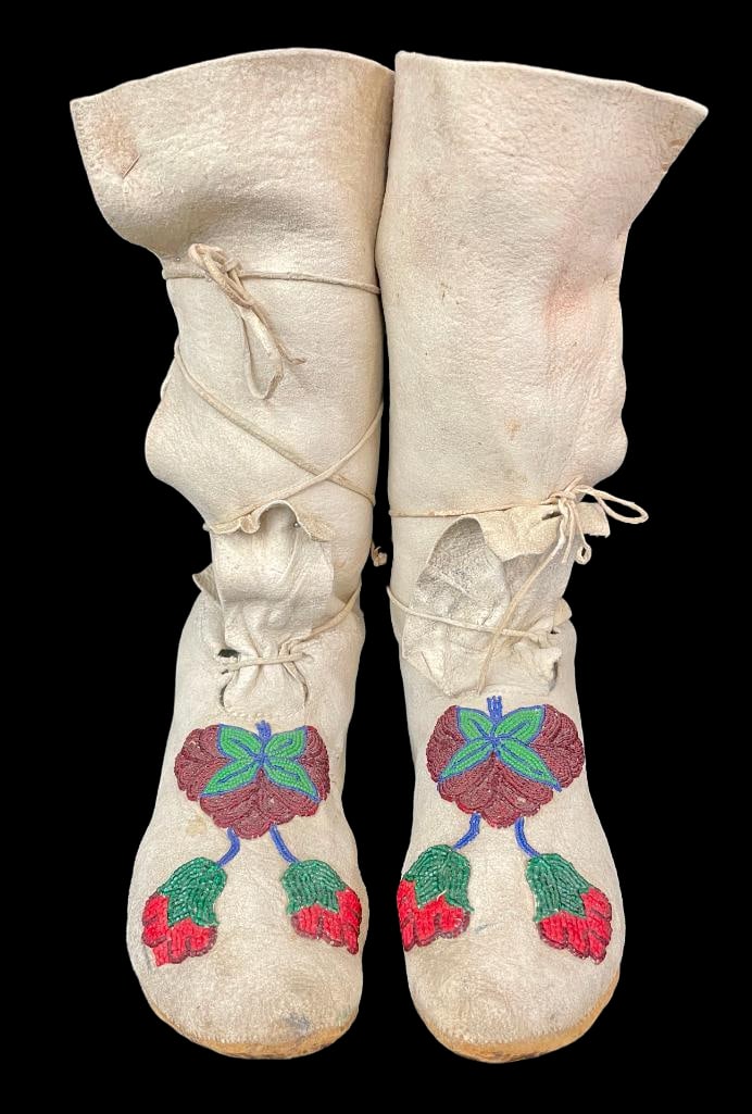 Vintage Plateau Beaded High Top Moccasins (1 of 8)