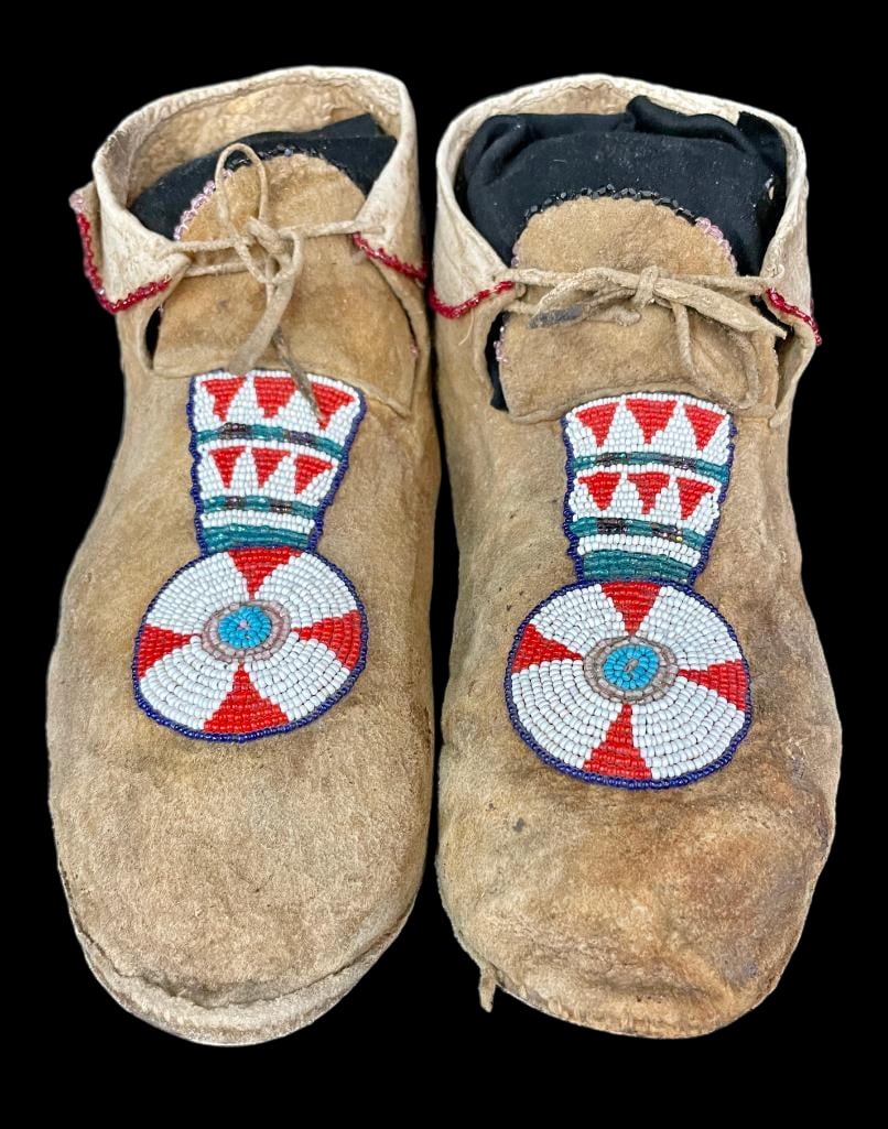 Antique Keyhole Design Beaded Crow Moccasins (1 of 7)