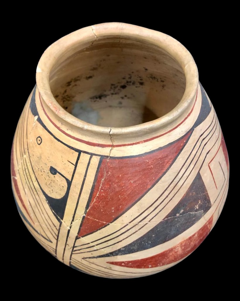 Casas Grandes Pottery Olla: Offered here for your consideration is a Casas Grandes pottery olla. The Casas Grandes peoples lived in what is now Chihuahua, Mexico beginning about A.D. 750 and the Casas Grandes potters are known f