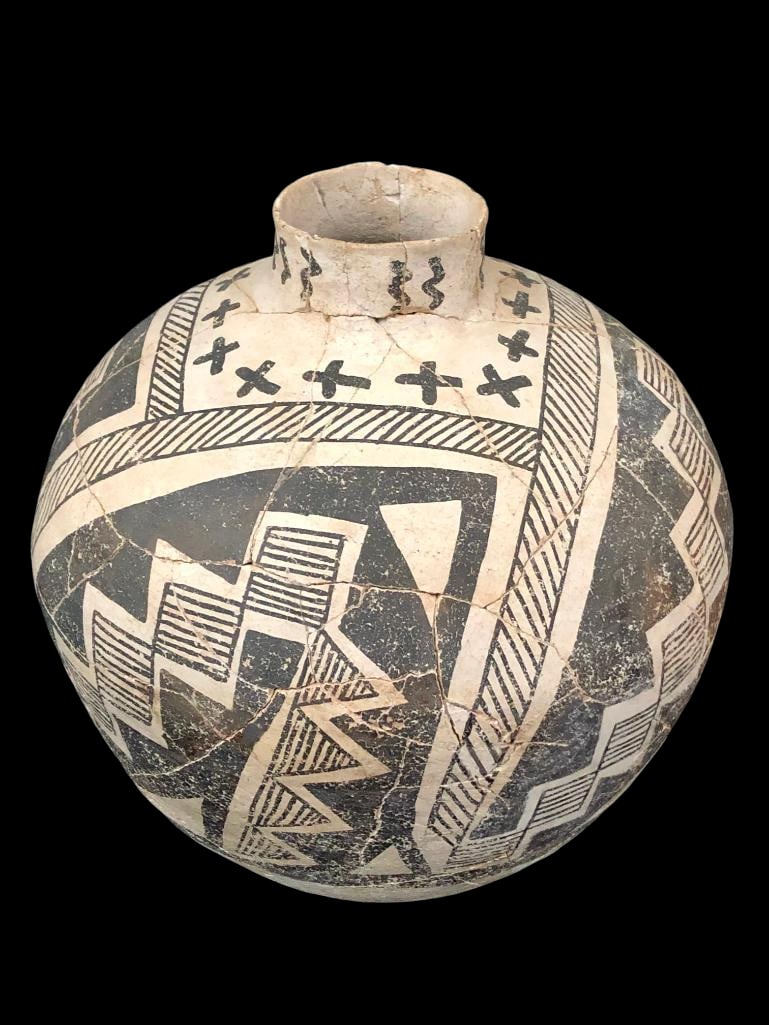 Anasazi Black On White Pottery Olla (1 of 18)