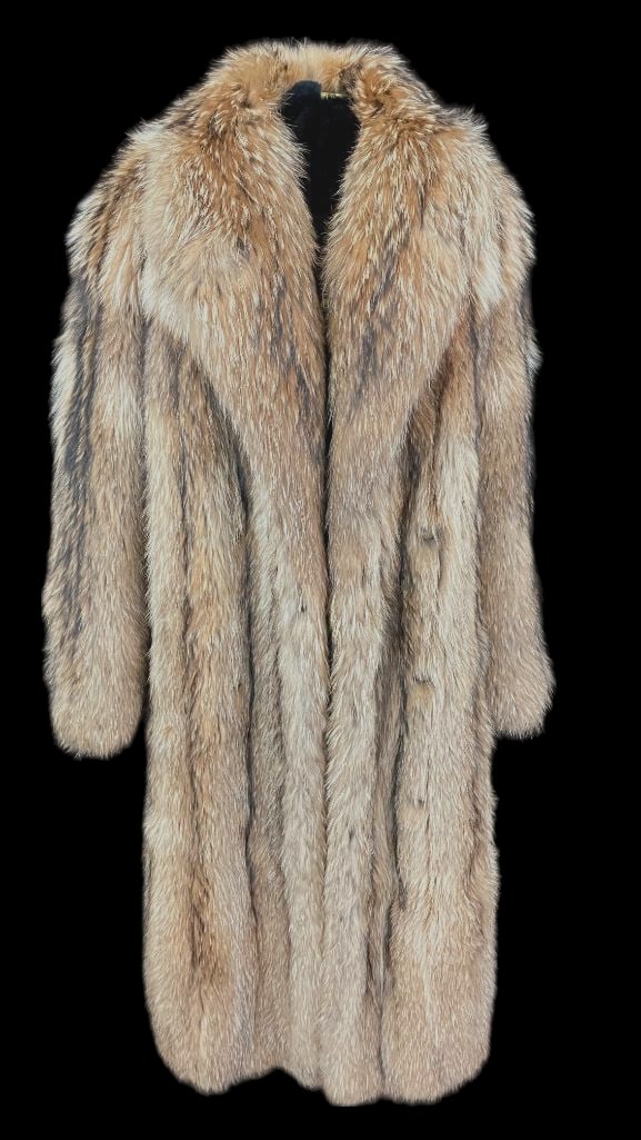 Tenuki (Japanese Racoon) Long Fur Coat (1 of 7)