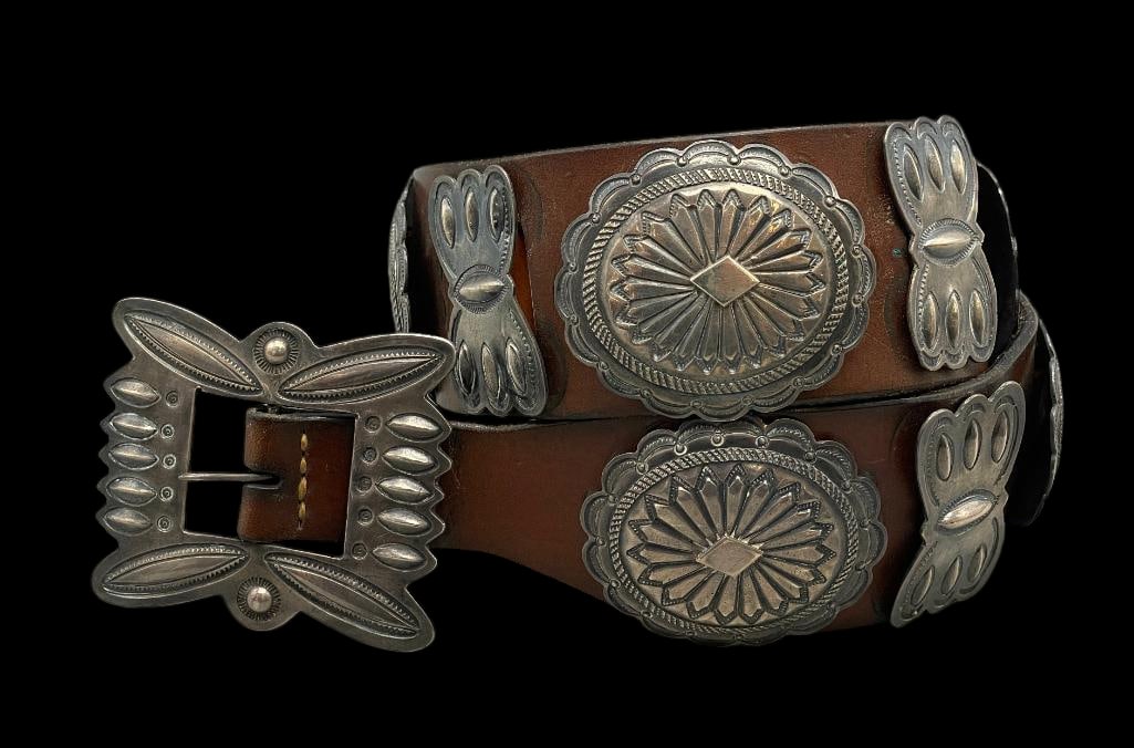 Sterling Silver Concho Belt With Wide Leather: Offered here for your consideration is a sterling silver concho belt with wide leather. The belt has seven oval conchos, six butterfly conchos and a buckle. The oval conchos each feature beautiful sil