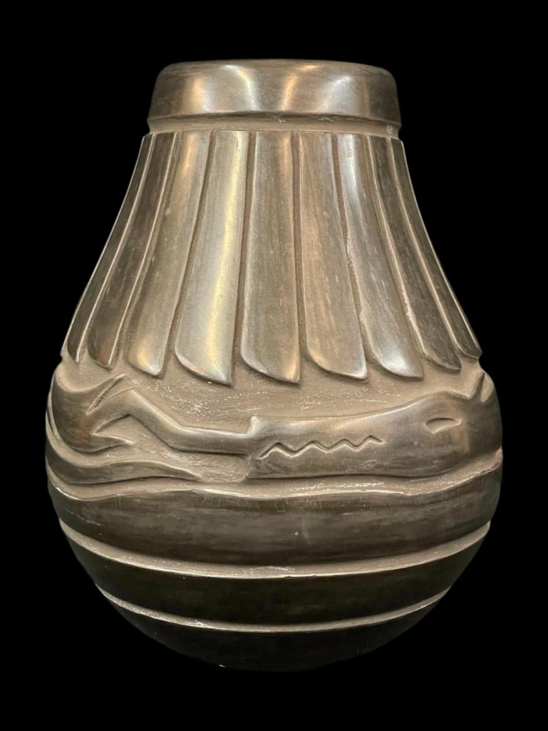 Carved Santa Clara Avanue Pot - Signed (1 of 14)