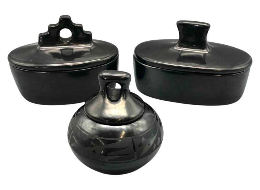 Lot Of Three Anita Martinez San Ildefonso Pots (1 of 10)