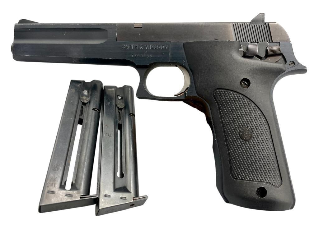 Smith & Wesson Model 422 .22 Cal Semi-Auto Pistol: For your bidding pleasure is a Smith & Wesson Model 422 .22 caliber semi-automatic pistol. This Smith & Wesson pistol comes with two factory magazines. A fun little utilitarian pistol with bla