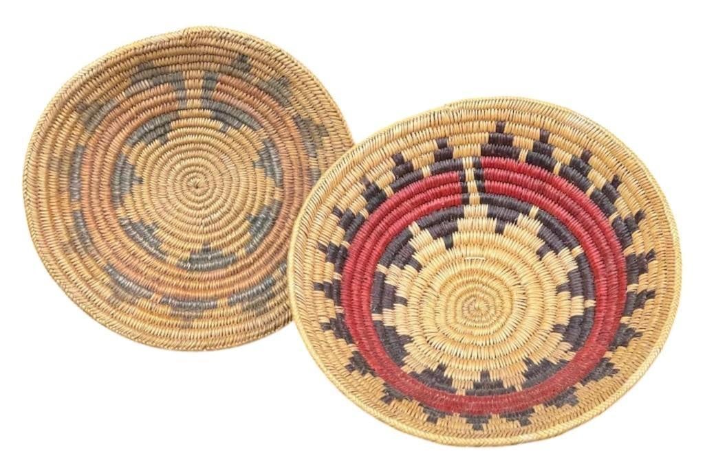 Two Vintage Navajo Baskets (1 of 13)