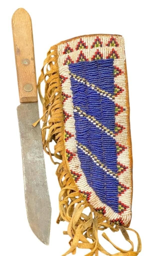 Beaded Knife Sheath With An Old Trade Knife (1 of 12)