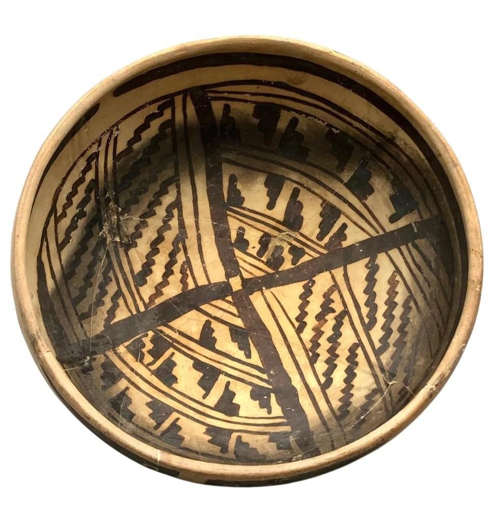 Jeddito Black on Yellow Pottery Bowl (1 of 20)