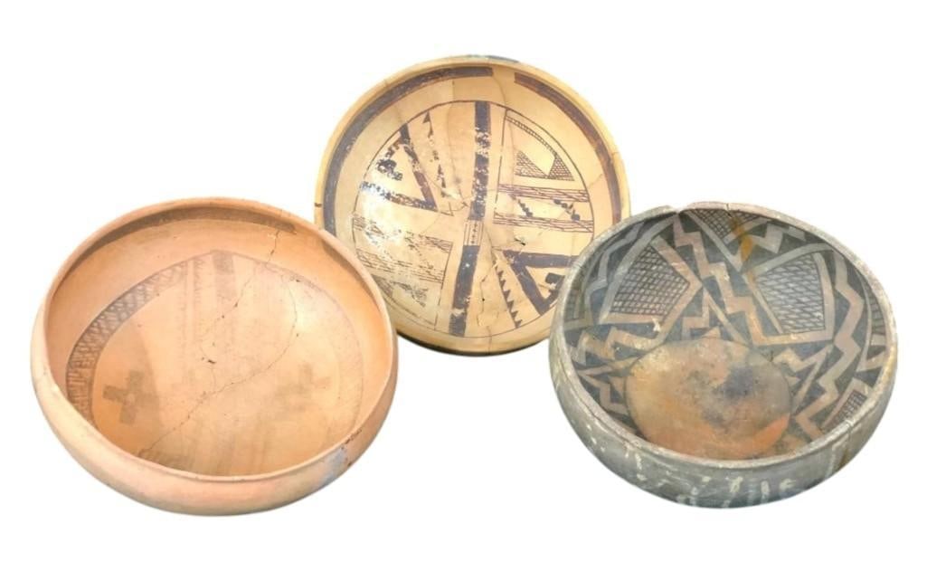 Three Jeddito Pottery Bowls (1 of 18)