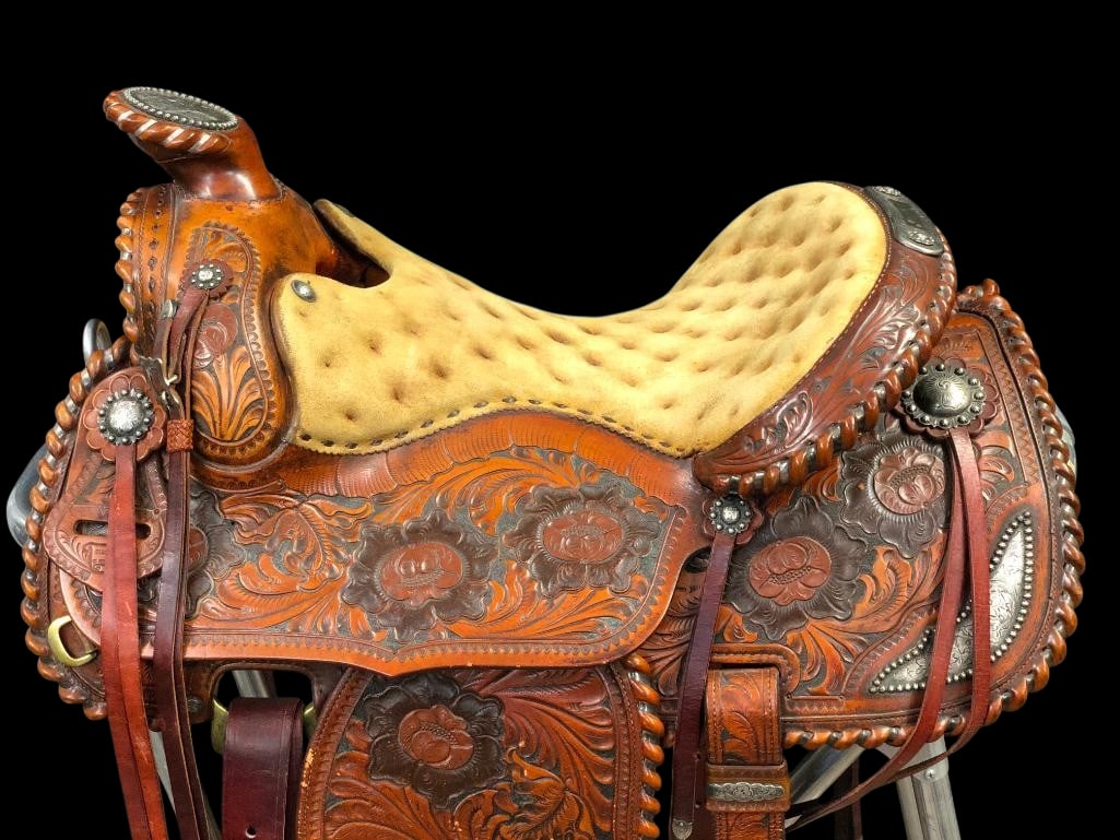 Custom Mervin Ringlero Saddle: Offered here for your consideration is a nice, custom Mervin Ringlero saddle. An eye catching three toned saddle by legendary Arizona saddler, Mervin Ringlero, featuring a tacked cushy seat and incred