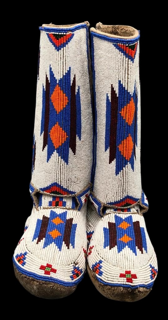 Vintage Beaded Hightop Moccasins: Offered here for your consideration is a pair of vintage beaded hightop moccasins. This pair of great moccasins features traditional Native designs beaded in vibrant seed beads of blue, orange, red, g