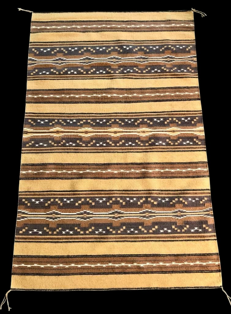 Vintage Chinle Style Navajo Rug: Offered here for your consideration is a vintage Chinle style Navajo rug. Chinle textiles are known for their striped bands of geometric patterns and contrasting colors and are often woven from natura