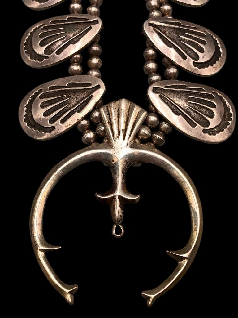 Vintage Sterling Silver And Overlay Squash Blossom Style Necklace: Offered here for your consideration is a sterling silver graduated bead necklace. This necklace showcases a lovely naja accented with a nicely crafted cast design. The neckline is filled with 10 penda