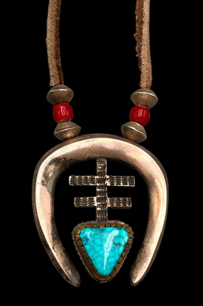 Sterling Silver And Gold Naja Necklace By Ryo's Smith: Offered here for your consideration is a sterling silver and gold naja necklace by Ryo's Smith. This necklace features a sterling silver naja pendant highlighted by a beautiful turquoise cabochon 