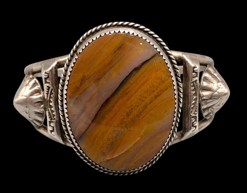 Vintage Sterling Silver And Agate Bracelet: For your bidding enjoyment we present a vintage sterling silver and agate bracelet. This bracelet features a central agate cabochon resting in a sawtooth silver bezel surrounded by twisted wire. *NOTE