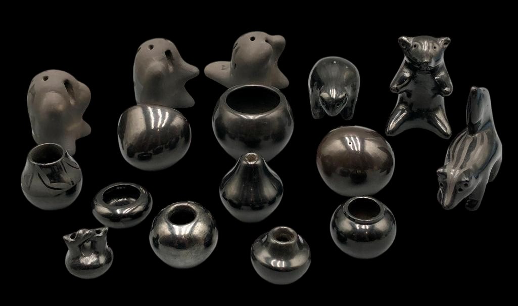 Sixteen Highly Polished Pueblo And Animal Themed Mini Pots (1 of 15)